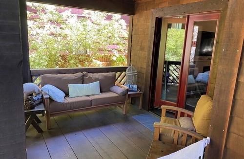 Guerneville House | Luxury Redwood House across from the Russian River