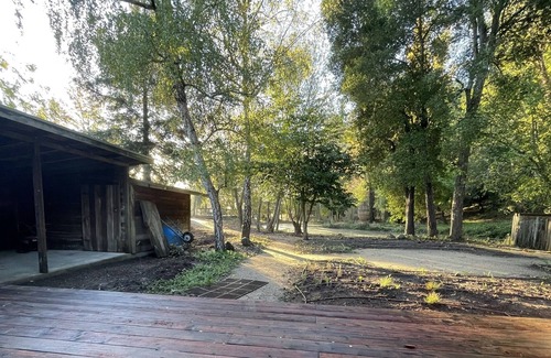 Freestone House | Luxury Redwood House w/ Hot Tub - walk to Cheese Shop, Spa & Bakery
