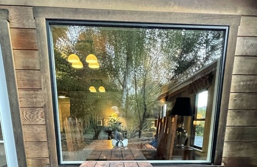 Freestone House | Luxury Redwood House w/ Hot Tub - walk to Cheese Shop, Spa & Bakery