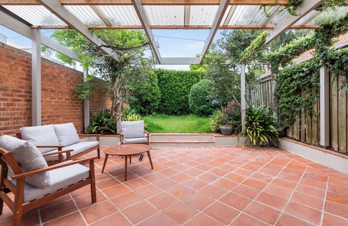 Bondi Cottage | Luxury Renovated Home, Quiet street- Light Modern
