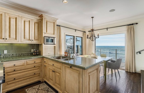 La Jolla House | Luxury, renovated, oceanfront home with incredible deck & ocean views - dog friendly!