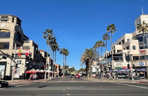 Huntington Beach Apartment | Luxury Rental | Block To Sand | Cozy | Comfort