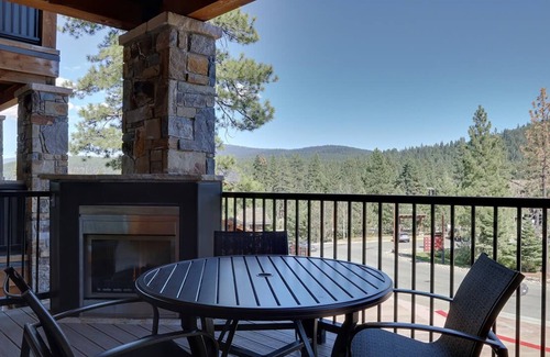 Truckee Villa | Luxury Resort 2Bedroom-A Northstar Lodge ski in/out 2023-24