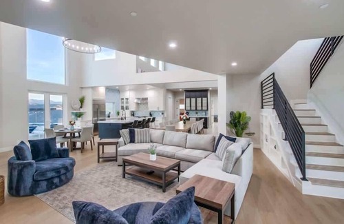 El Cajon House | Luxury Resort Home with Pool & Golf Simulator