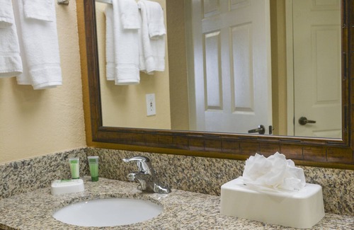 Florida Central Atlantic Coast Resort | LUXURY RESORT STUDIO MINUTES FROM UNIVERSAL STUDIOS & DISNEY