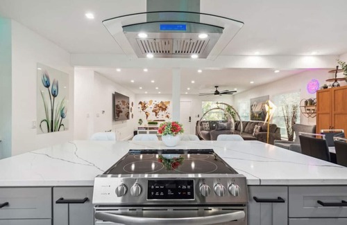 Sun Bay South House | Luxury, Resort-style 4bedrooms/2.5bathrooms House! with a Large Pool.