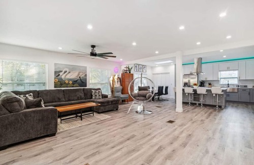 Sun Bay South House | Luxury, Resort-style 4bedrooms/2.5bathrooms House! with a Large Pool.