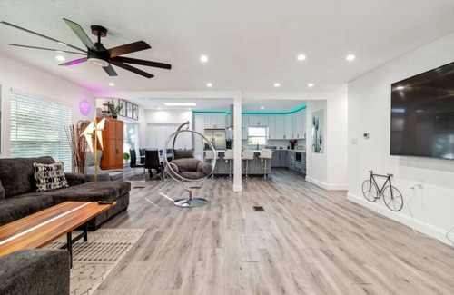 Sun Bay South House | Luxury, Resort-style 4bedrooms/2.5bathrooms House! with a Large Pool.