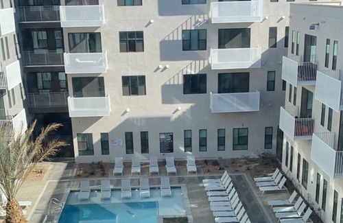 Downtown Las Vegas Condo | Luxury Resort Style Condo 5 mins from strip