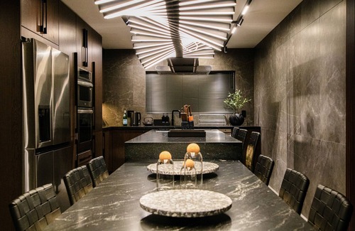 Winchester House | Luxury Resort-Style DESIGNER HOUSE, minutes to Strip +POOL +SPA