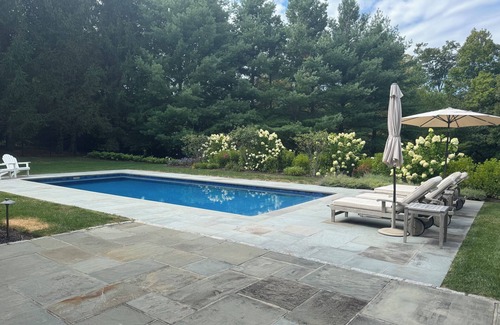 Ridgefield House | Luxury Retreat-5BR plus 3rd floor that sleeps 12 adults; 1 mile to town center