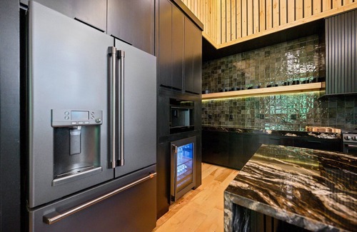 Hochatown Cabin | Luxury Retreat at Modern Vue Cabin in Hochatown, Oklahoma