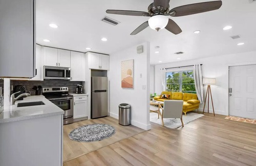 Hollywood Hills House | Luxury Retreat - Hollywood, FL