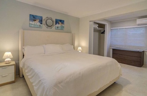 Westward Villas Subdivision House | Luxury Retreat! Home in Nassau Walking Distance to Beach, Restaurants + More!