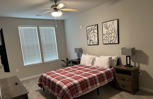 Lakes of Forest Hill Apartment | Luxury Retreat in East Memphis with Balcony