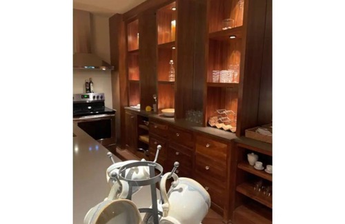 Oregon City Apartment | Luxury Retreat in Street of Dreams near Portland