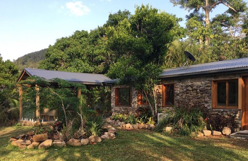 Palm Grove House | Luxury Retreat in the Whitsundays - Airlie Beach area