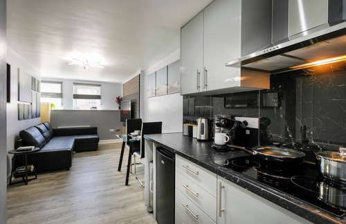 Leicester City Centre Apartment | Luxury Retreat in the Heart of Leicester City Centre - Sleeps up to 4 - Parking