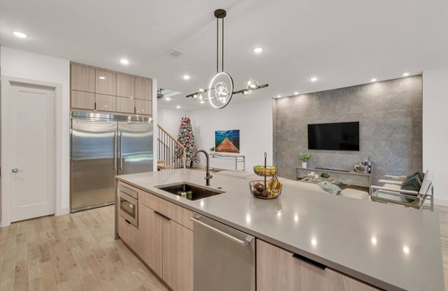 Dallas House | Luxury Retreat near Love Field Airport