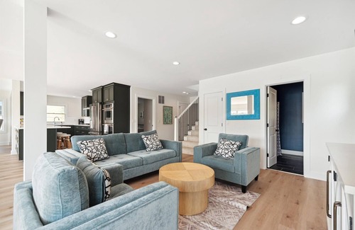 Richland House | Luxury Retreat on Gull Lake – Perfect for Your Next Getaway!