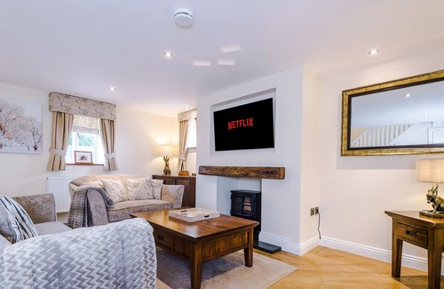 Beeston House | Luxury Retreat under Beeston Castle | 53 Degrees Property | Sleeps 2