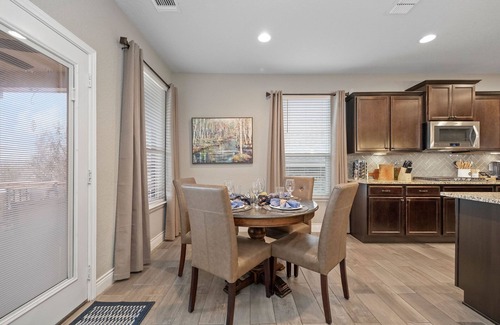 Boerne House | Luxury Retreat - Hot Tub, Game Room, Arcade, Pet-Friendly, Minutes to Fiesta TX