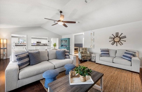 Ono Island House | Luxury Retreat w/Large Private Pool, Game & Bunk Room–Perfect for Family Fun!