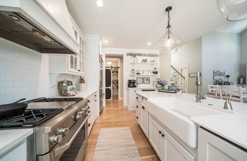 West Wing Estates House | Luxury Retreat w/Pool, Hot Tub, Outdoor Kitchen & Fire Pit