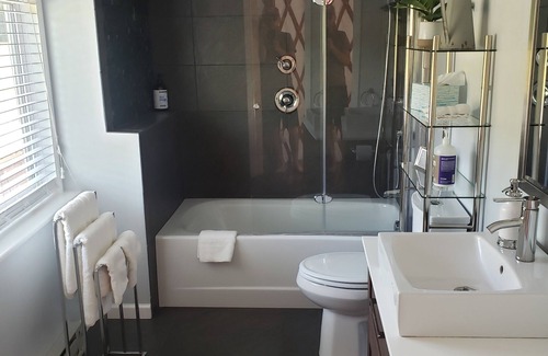 Gardiner Cabin | Luxury retreat w/private deck, garden, firepit on organic farm