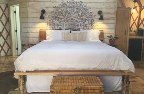 Gardiner Cabin | Luxury retreat w/private deck, garden, firepit on organic farm