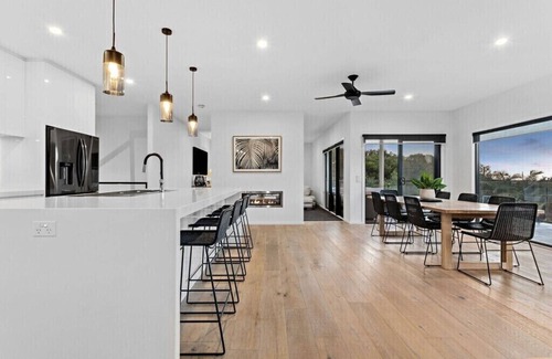 Mount Martha House | Luxury Retreat with Bay Views