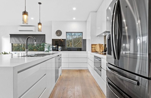 Mount Martha House | Luxury Retreat with Bay Views