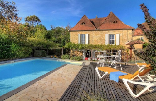 Domme Villa | Luxury Retreat with Air-Con, Pool & High-Speed WiFi