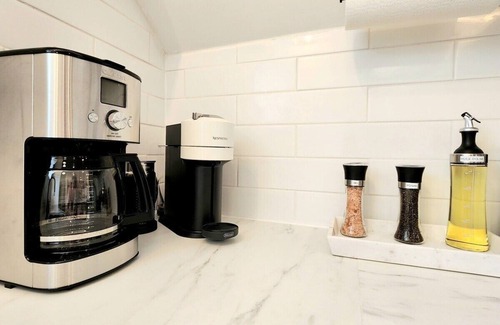 Quartier 5-4 Apartment | Luxury Retreat with Hot Tub | EV Charger & Parking