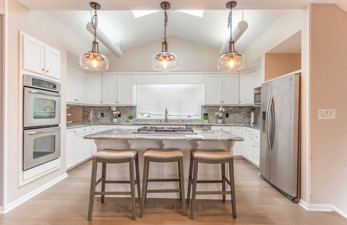 Graysville House | Luxury retreat with panoramic views at Mount Sinai Manor!