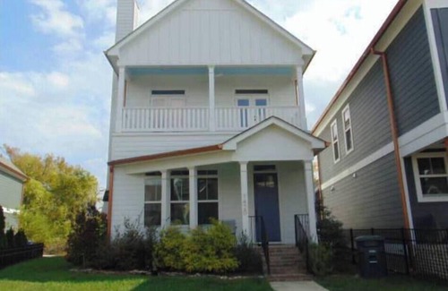 Chattanooga House | Luxury Reunion House Steps Away from Downtown