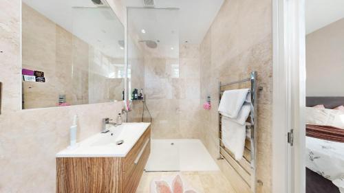 South Richmond Apartment | Luxury Richmond flat next to Richmond Park