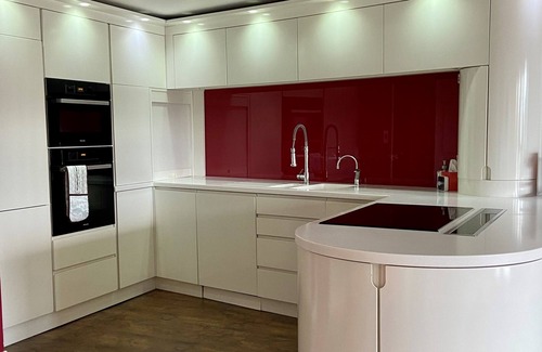 St. Mary's Park Apartment | Luxury riverside apartment in Battersea. Balcony/Private secure parking