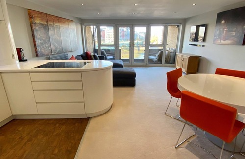 St. Mary's Park Apartment | Luxury riverside apartment in Battersea. Balcony/Private secure parking