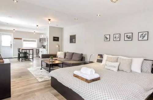 Downtown Gatineau House | Luxury Riverview studio apt. 10min 2 DTWN Ottawa