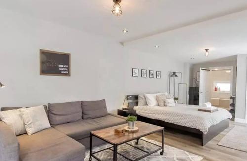 Downtown Gatineau House | Luxury Riverview studio apt. 10min 2 DTWN Ottawa