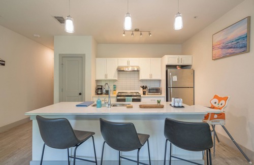 Downtown San Antonio Apartment | Luxury Riverwalk Apt: Pool, Views, Near Pearl & Alamo—Your Downtown Escape!