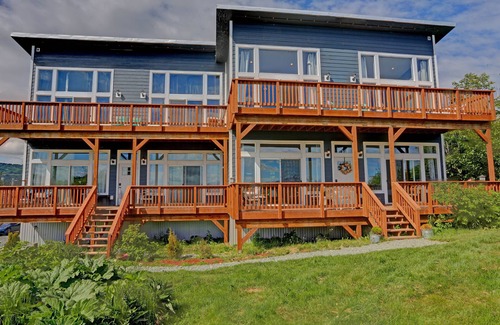 Homer Apartment | Luxury Romantic Couple's Getaway Overlooking Kachemak Bay