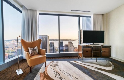 Downtown Seattle Hotel | Luxury Room w/Breathtaking Bay Views Near Seattle Tacoma International Airport