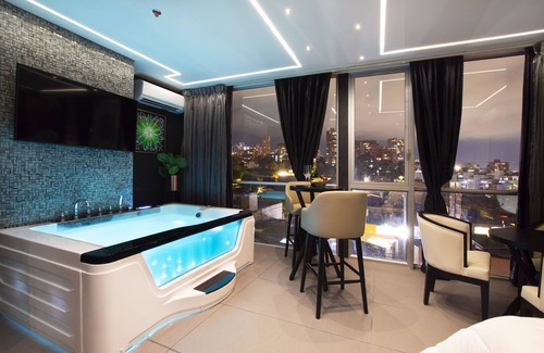 El Poblado Hotel | Luxury Room with Jacuzzi