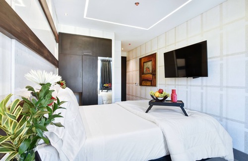 Las Lomas I Hotel | Luxury Room with window