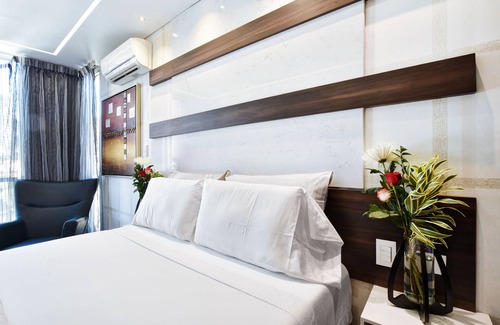 Las Lomas I Hotel | Luxury Room with window