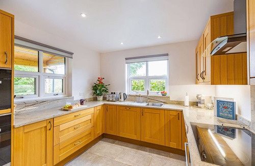 Rhayader Ski Chalet | Luxury Rural Hot Tub Lodge with Lakeside Views