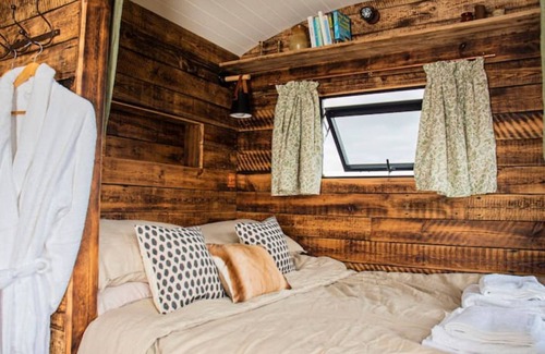 Clacton-on-Sea Cabin | Luxury rural retreat in a cosy hut near the coast