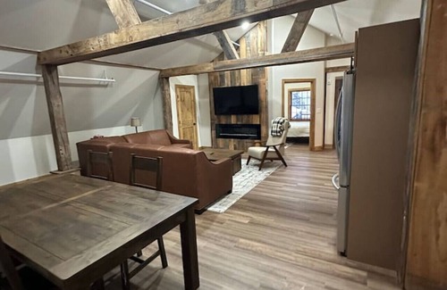 Wilmington House | Luxury Rustic Unit - 201
